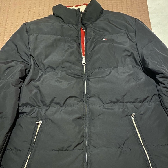 Reversible red/black Tommy Hillfiger bubble jacket. - Picture 3 of 8